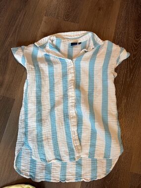 Women’s gap Blue & White Stripe Button-Front Shirt